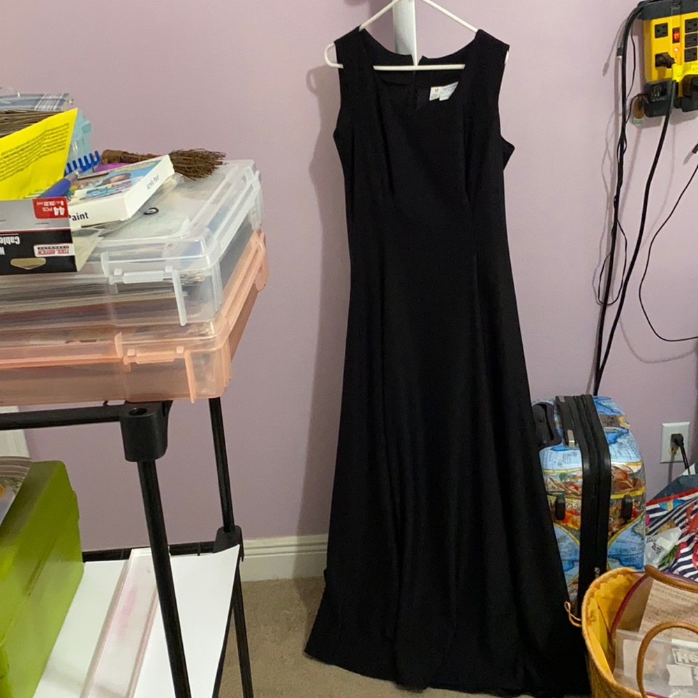 LN size 12 Southeastern long black sleeveless Dress with zipper in back
